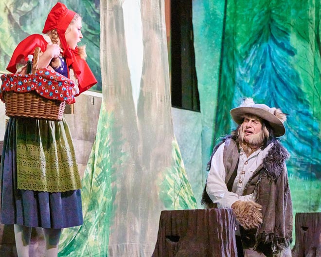 Münchner-Theater-für-Kinder_Rotkäppchen-und-der-arme-Wolf_2021_04-©Rolf-Demmel