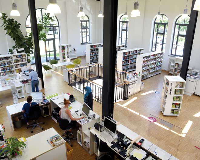 Stadtteilbücherei Kriegshaber Innenraum Augsburg