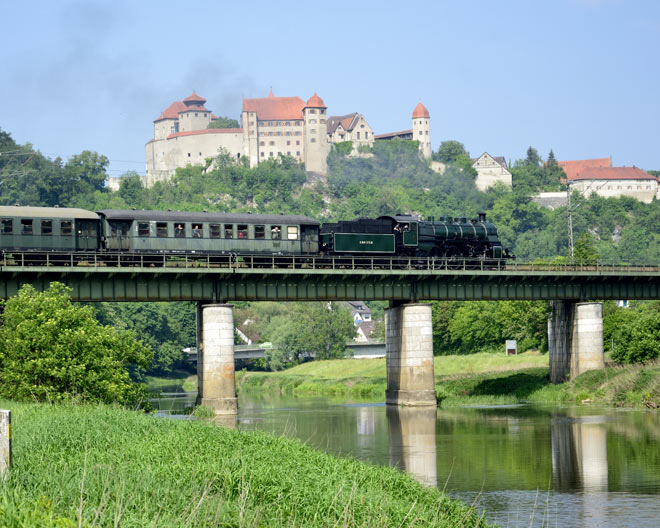 Burg Harburg Zug Lokomotive Brücke