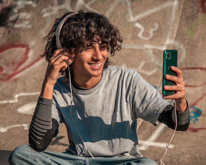 Teenager Jugendlicher Skate Smartphone