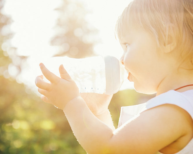 Baby trinken ernährung wasser getränk