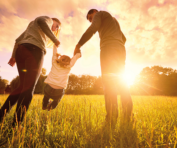familie glücklich mutter kind pädagogik erziehung