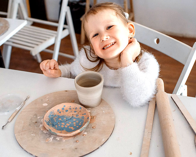 kind töpfern kunst kreativ werken ton
