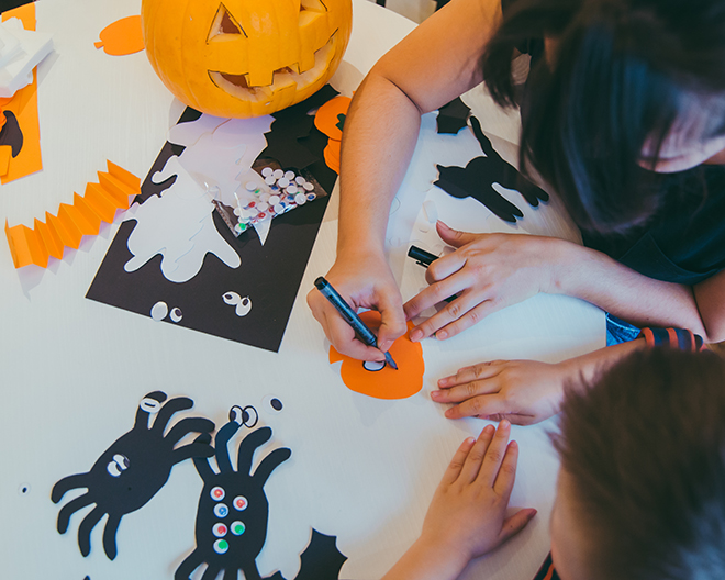 Halloween_basteln_AdobeStock_296471023_phpetrunina14 Halloween basteln