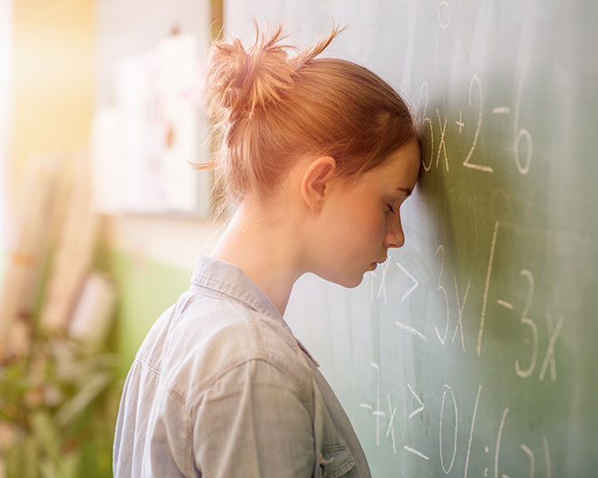 Teenager Schule Kind Mädchen lernen Frust müde