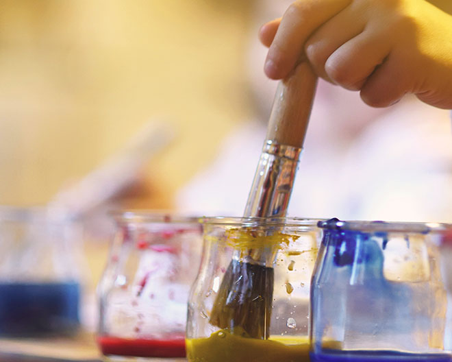 Malen_AdobeStock_395403217_Cubodeluz malen kreativ farbe pinsel