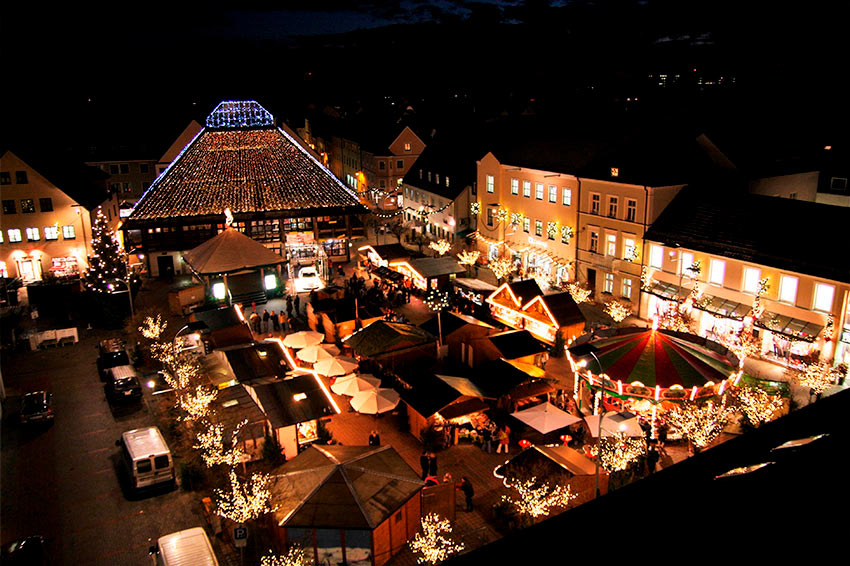 Neuburger Weihnacht: Weihnachtsmarkt Schrannenplatz