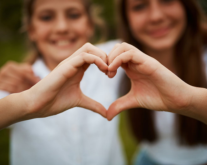 Teenager Schule Freundschaft Zukunft Hoffnung Herz Hände