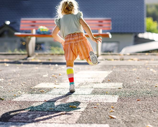 hüpfen outdoor spiele