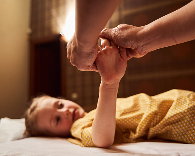 Massage_AdobeStock_443449273_Viacheslav-Yakobchuk Massage Kindermassage Massagekurs Babymassage
