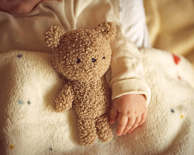 Kind schlafen einschlafen schlaf teddy