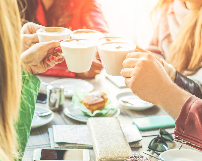 Kaffekränzchen Freundinnen Cafe Frühstück Frauenfrühstück Frauen Kaffee Kaffeeklatsch treff