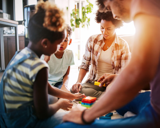 Familienleben Spiel Familie spielen Brettspiel zuhause