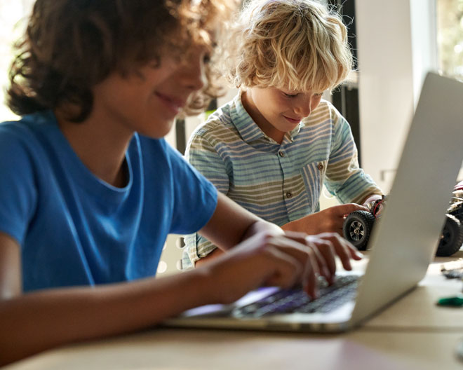 kinder teenager computer programmieren robotics programmierkurs