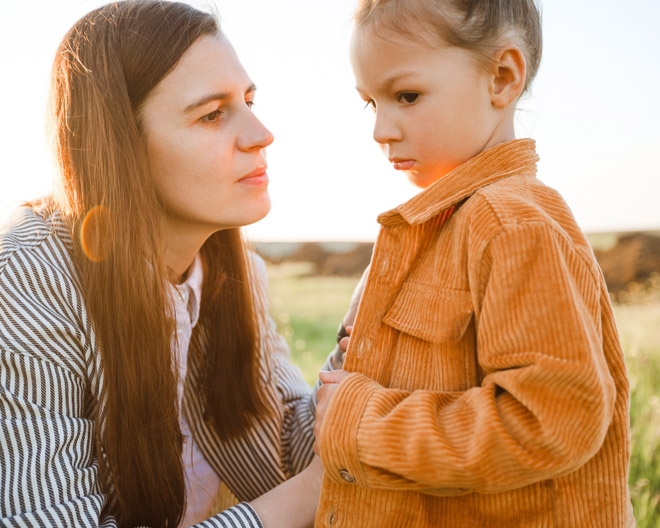 Erziehung Pädagogik Mutter sprechen Kind Konflikt Kommunikation Familie