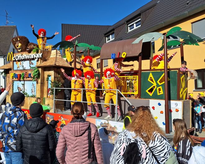 Rosenmontagsumzugs 2025 Bildrechte Stadt Burgau_1 Fasching Rosenmontag Burgau Faschingsumzug