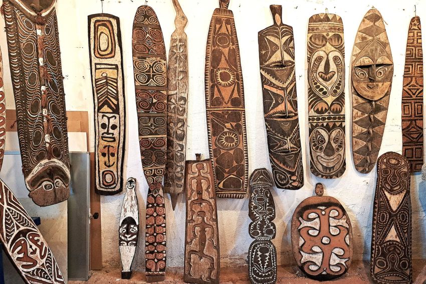 Ausstellung Südseezauber Maskendorf Diedorf