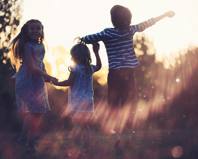 kind kinder geschwister familie gemeinsam