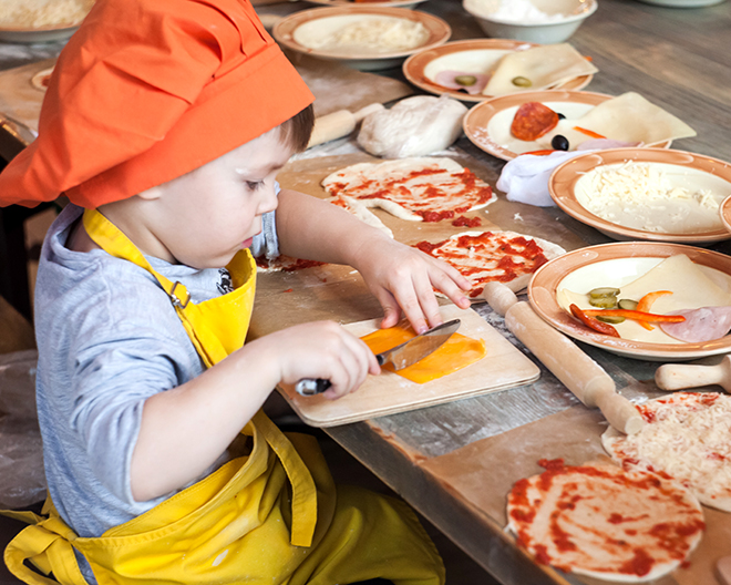 kind backen pizza kochen kochkurs kurs lebensmittel gesundheit