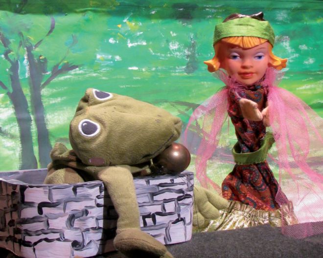 Bild-frosch_fadenspieler_neuburg Puppentheater Froschkönig Fadenspieler Neuburg