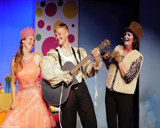 Stadttheater Neuburg Theater Musikbühne Mannheim Kater Bildurheber: Thomas Henne Fotodesign